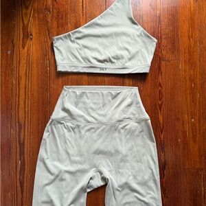 SET Active One-Shoulder Top and Leggings in Light Gray